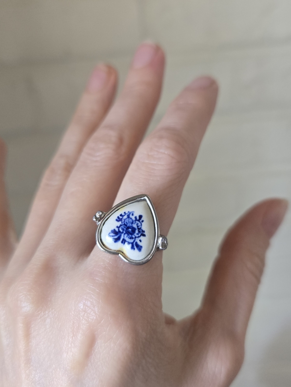 Vtg Painted Ceramic Floral Heart Shaped Ring, Silver Tone, Romantic, 7 - Picture 4 of 7